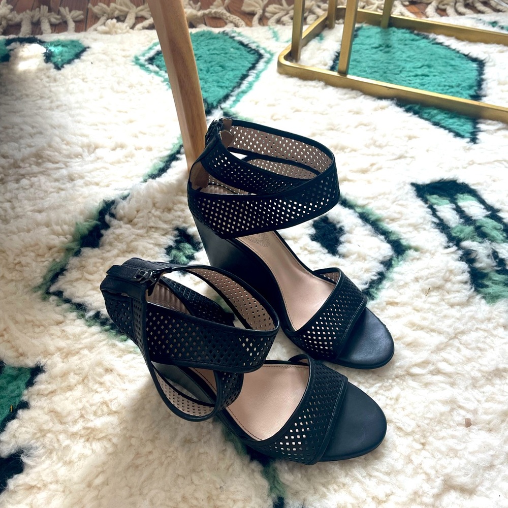 Elie Tahari Black Leather Shoe Size 37